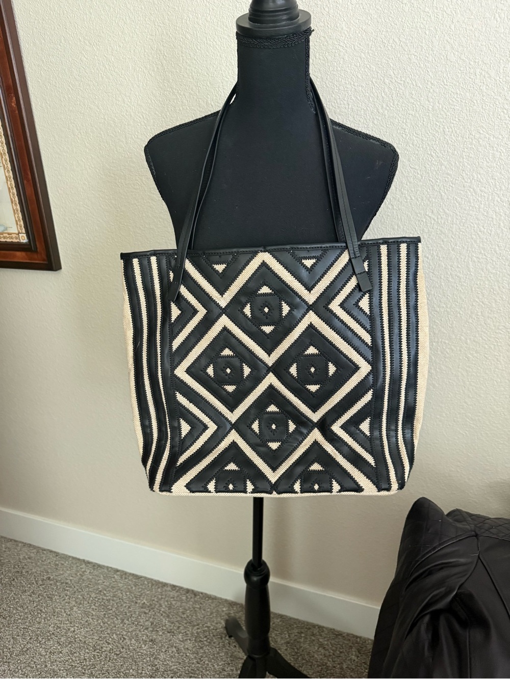 Black & Cream Geometric Pattern Tote Bag - Women's Everyday Shoulder Tote